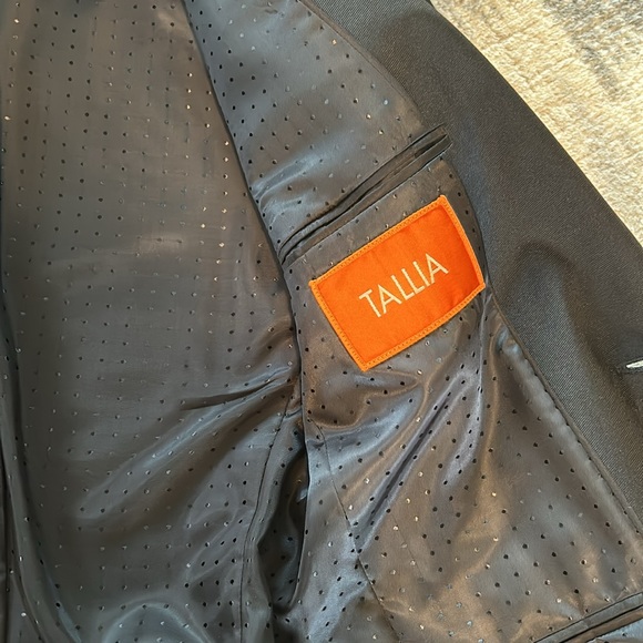 Tallia Tuxedo 38R jacket, 32 x 32 pants.  Unaltered. - Picture 3 of 9